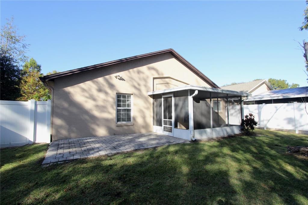 合同活跃: $400,000 (3 贝兹, 2 浴室, 1615 平方英尺)