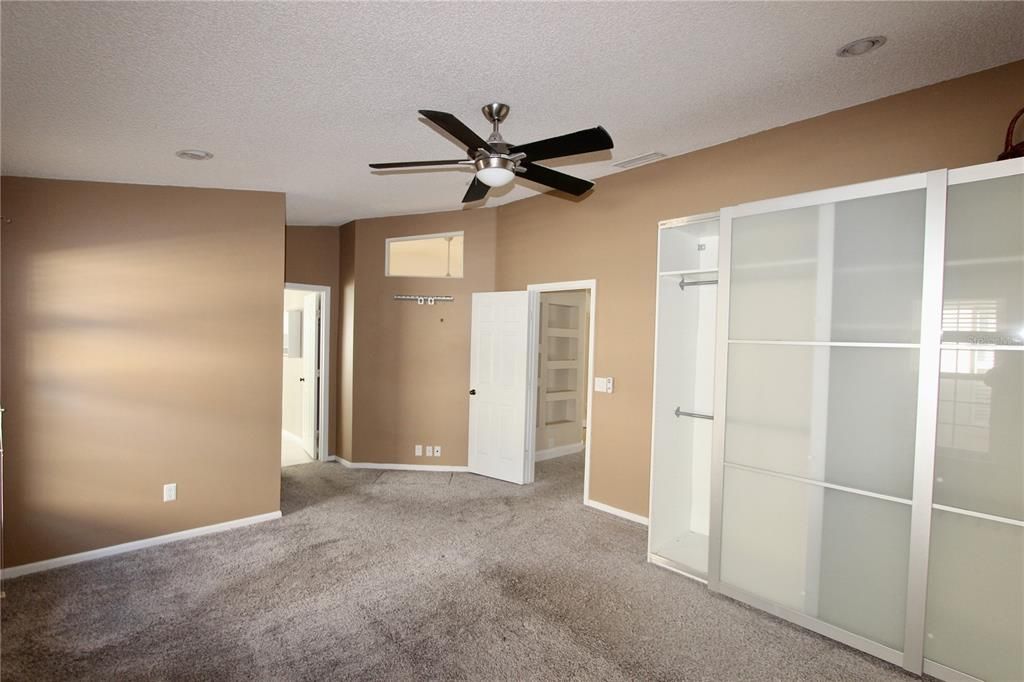 合同活跃: $400,000 (3 贝兹, 2 浴室, 1615 平方英尺)