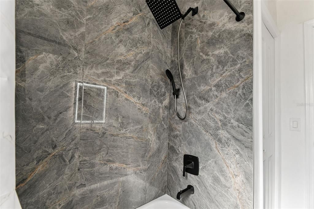 待售: $249,900 (3 贝兹, 1 浴室, 1091 平方英尺)