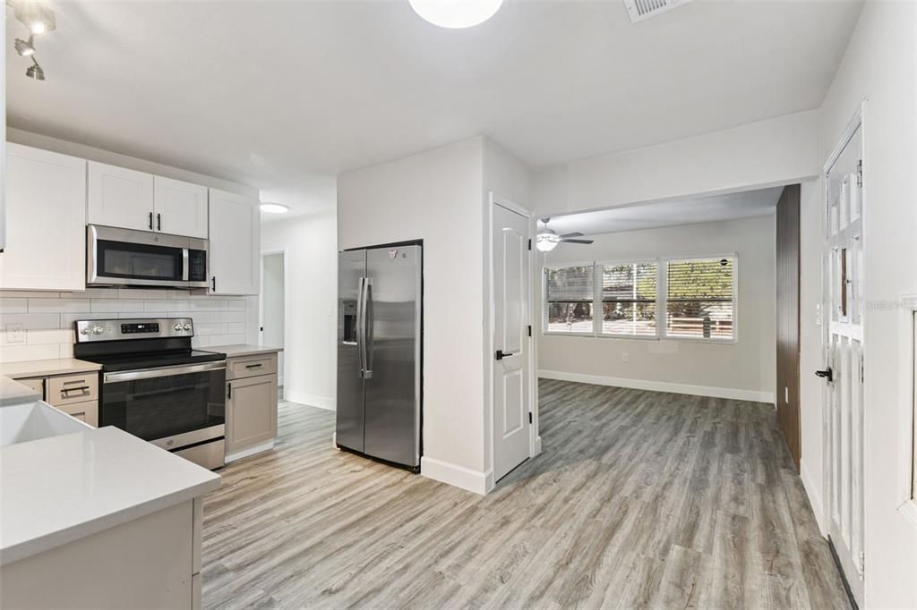 待售: $249,900 (3 贝兹, 1 浴室, 1091 平方英尺)