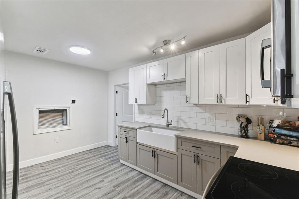 待售: $249,900 (3 贝兹, 1 浴室, 1091 平方英尺)