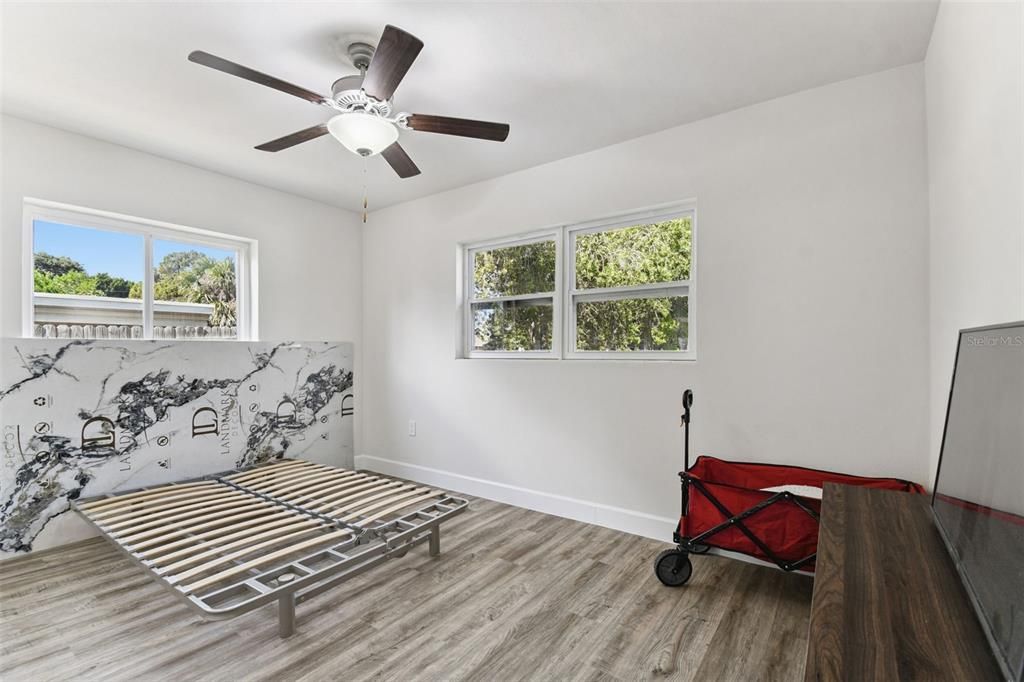 待售: $249,900 (3 贝兹, 1 浴室, 1091 平方英尺)