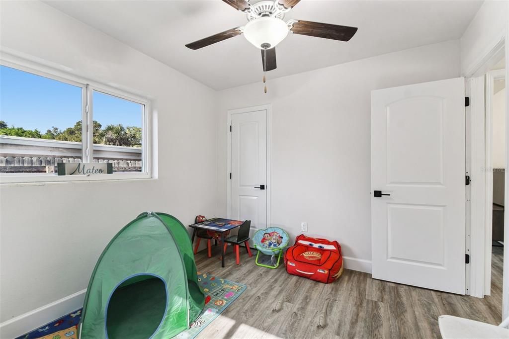 待售: $249,900 (3 贝兹, 1 浴室, 1091 平方英尺)