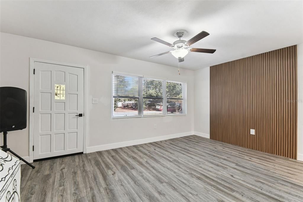 待售: $249,900 (3 贝兹, 1 浴室, 1091 平方英尺)