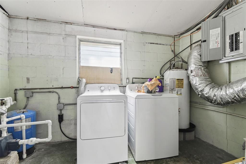 待售: $249,900 (3 贝兹, 1 浴室, 1091 平方英尺)