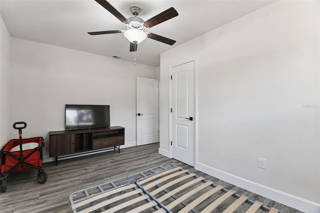 待售: $249,900 (3 贝兹, 1 浴室, 1091 平方英尺)