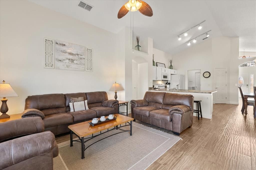 For Sale: $445,000 (4 beds, 3 baths, 1662 Square Feet)