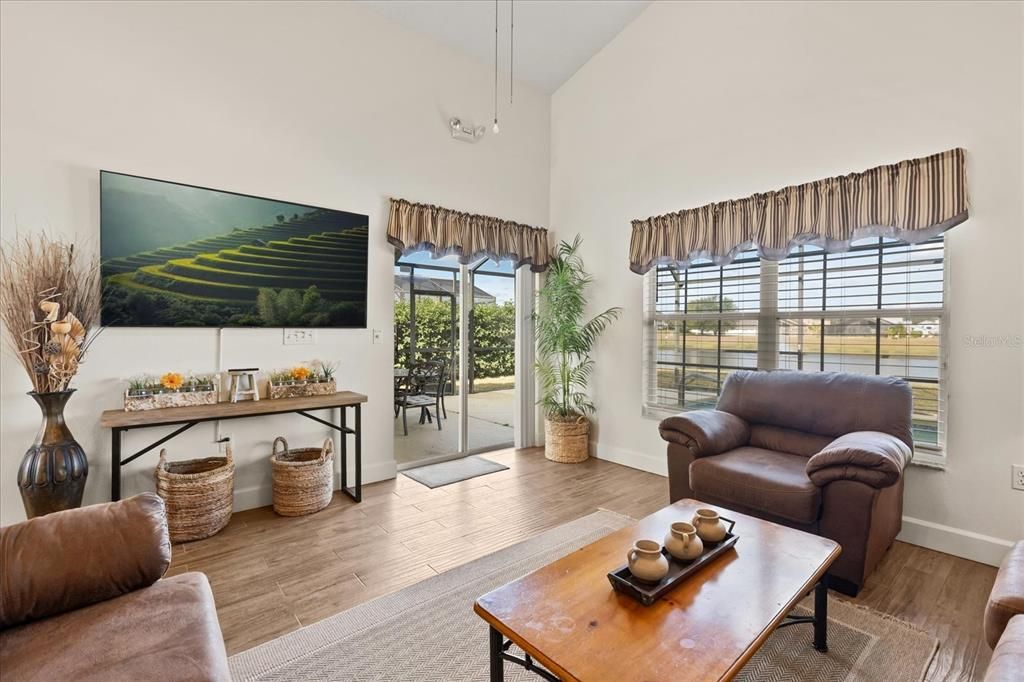 For Sale: $445,000 (4 beds, 3 baths, 1662 Square Feet)