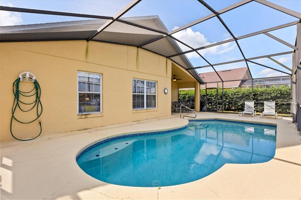 For Sale: $445,000 (4 beds, 3 baths, 1662 Square Feet)