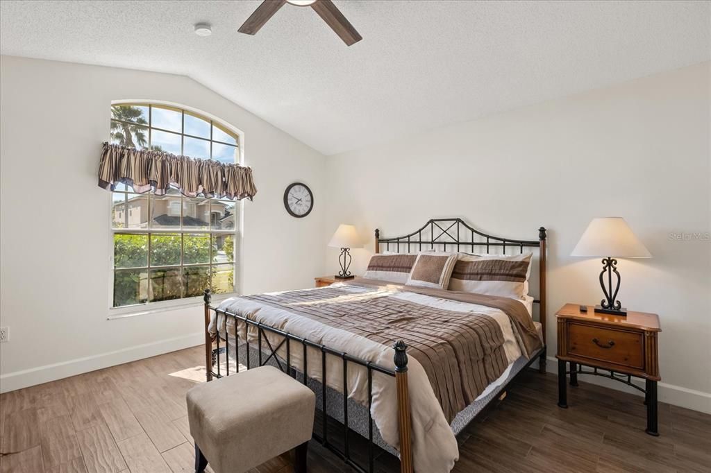 For Sale: $445,000 (4 beds, 3 baths, 1662 Square Feet)