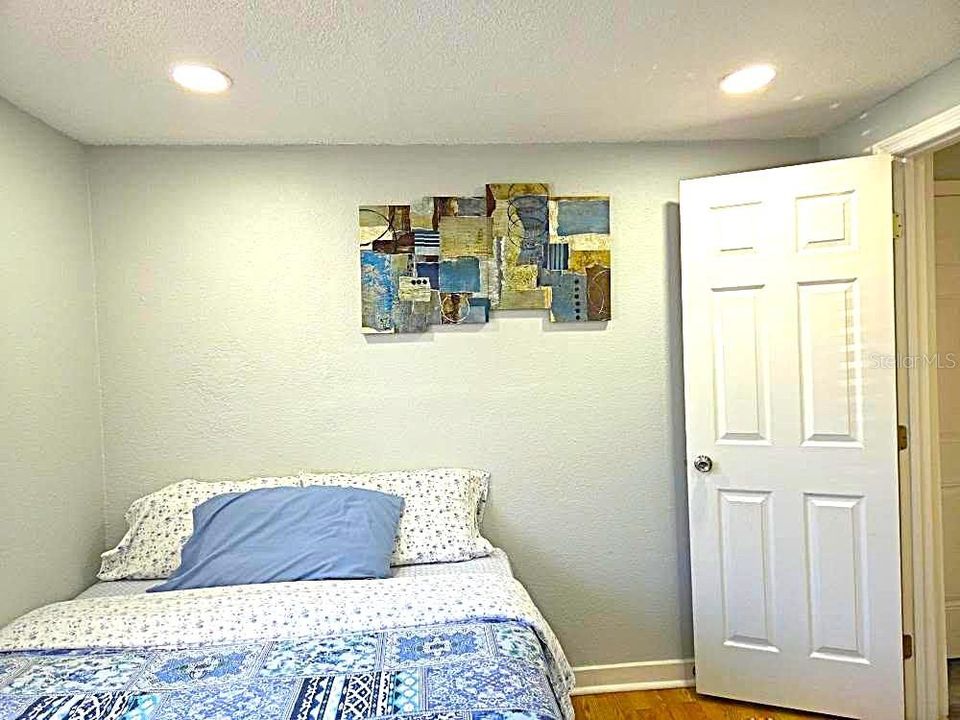 For Rent: $3,000 (3 beds, 1 baths, 1300 Square Feet)