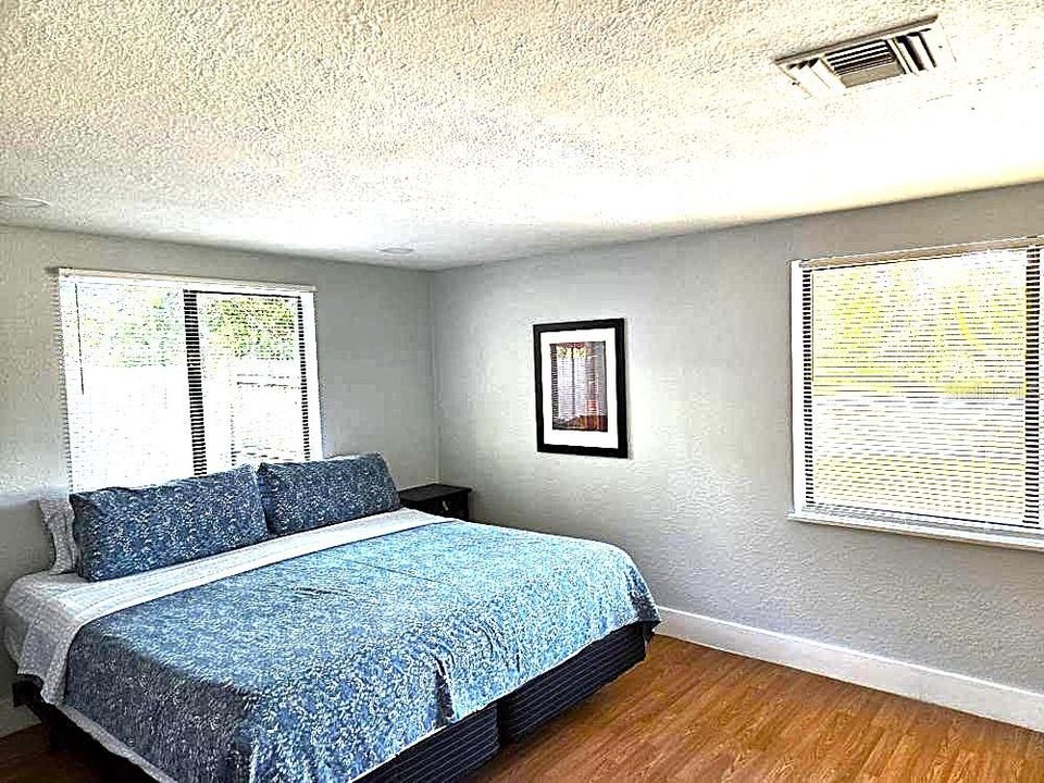 For Rent: $3,000 (3 beds, 1 baths, 1300 Square Feet)