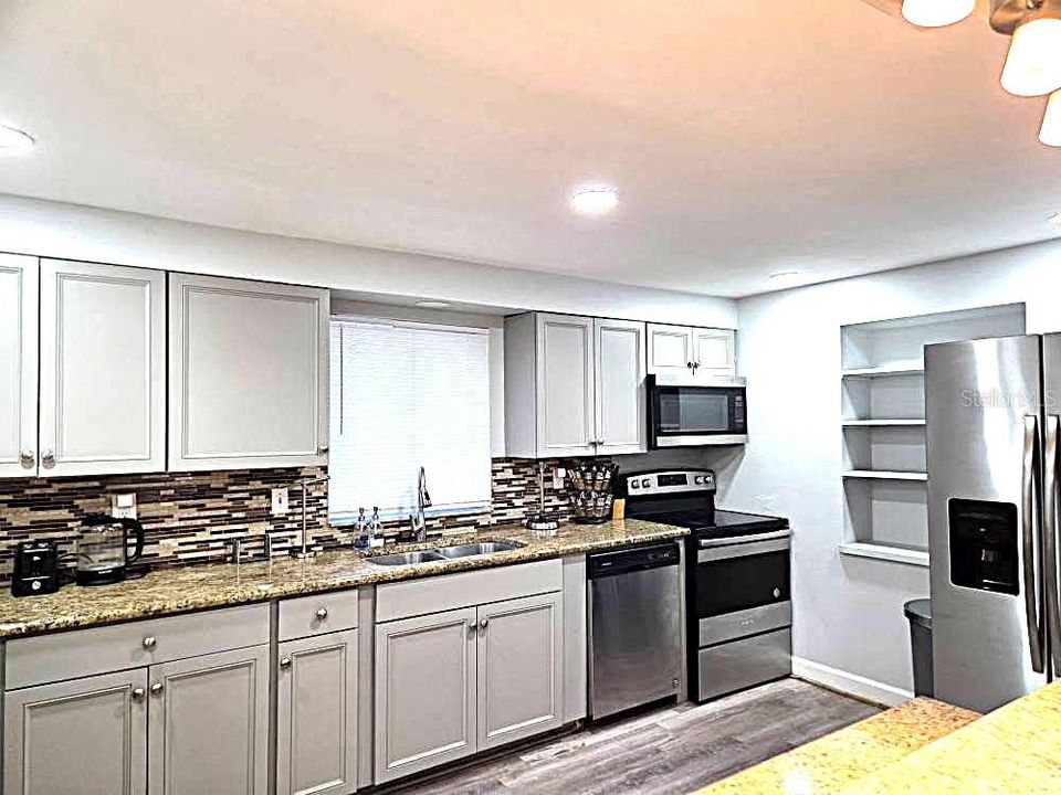 For Rent: $3,000 (3 beds, 1 baths, 1300 Square Feet)