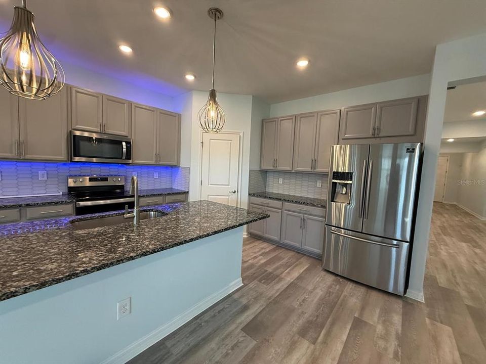 En Renta: $2,800 (4 camas, 3 baños, 2320 Pies cuadrados)