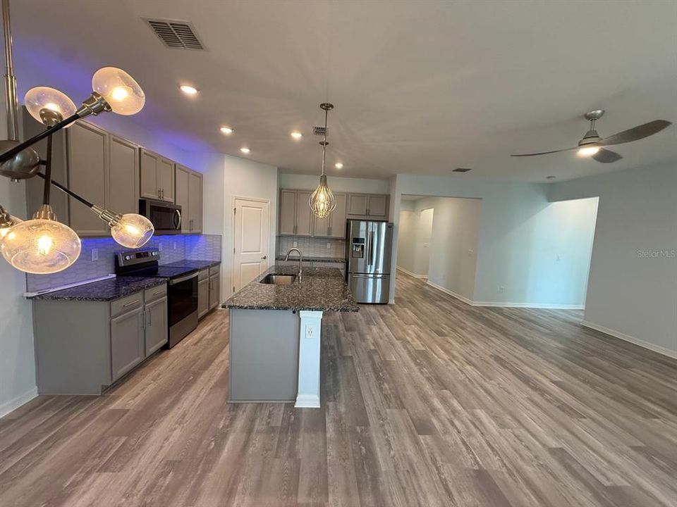 En Renta: $2,800 (4 camas, 3 baños, 2320 Pies cuadrados)