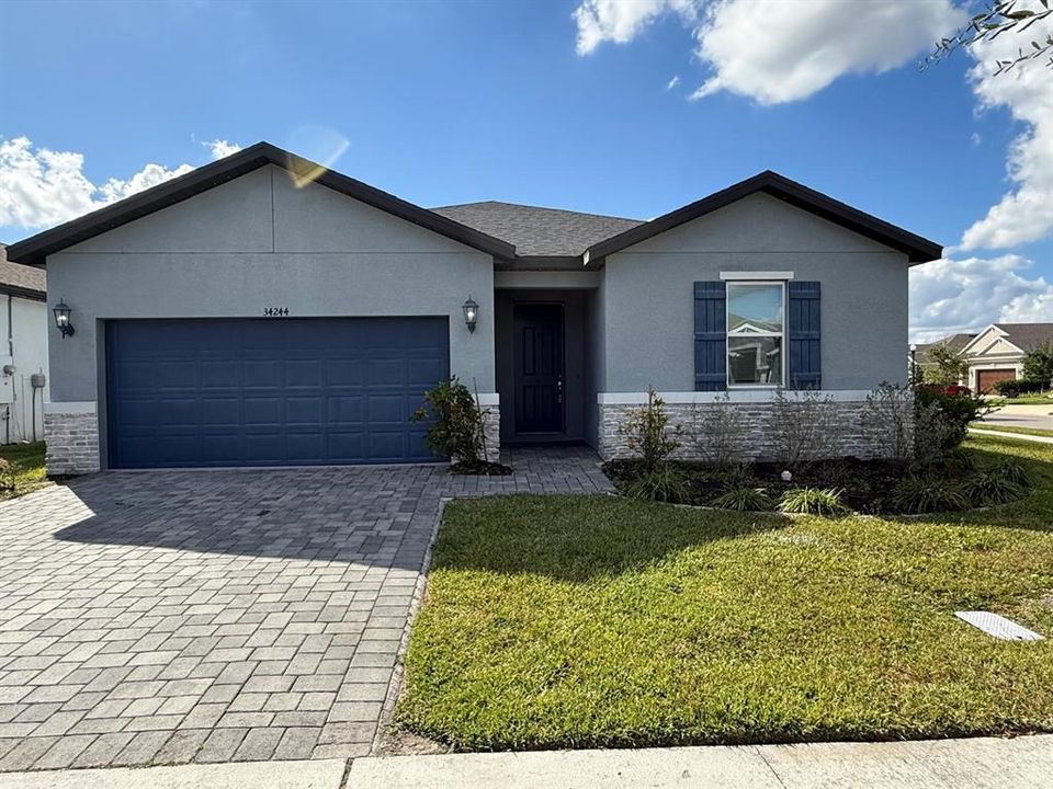 En Renta: $2,800 (4 camas, 3 baños, 2320 Pies cuadrados)