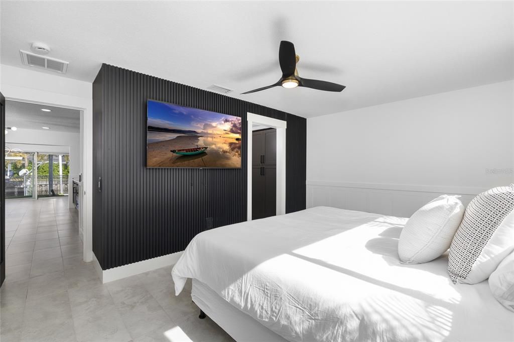 For Sale: $1,065,000 (3 beds, 2 baths, 2043 Square Feet)