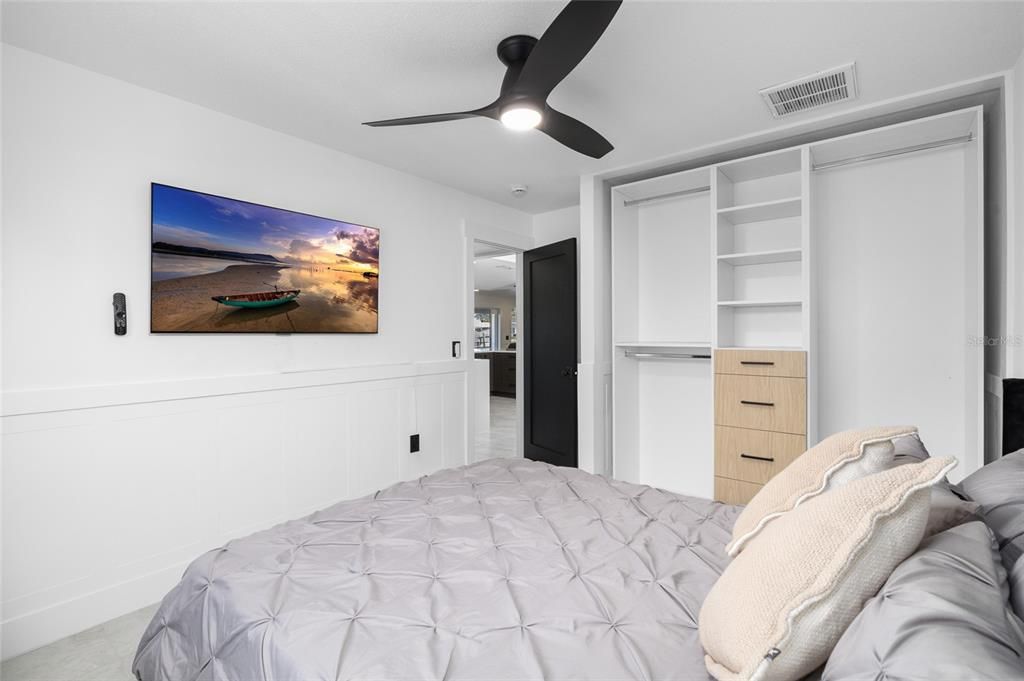 For Sale: $1,065,000 (3 beds, 2 baths, 2043 Square Feet)