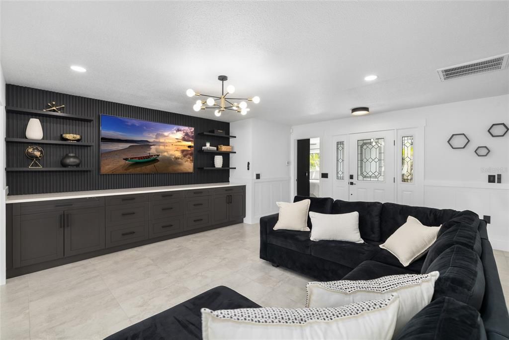 For Sale: $1,065,000 (3 beds, 2 baths, 2043 Square Feet)