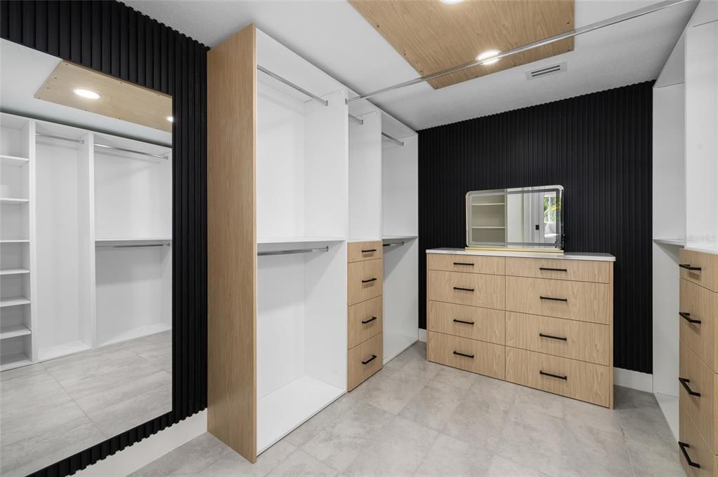 For Sale: $1,065,000 (3 beds, 2 baths, 2043 Square Feet)