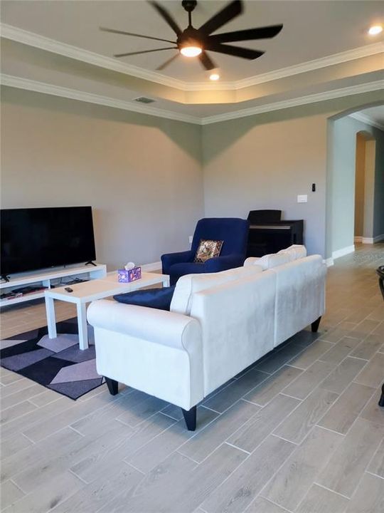 En Venta: $619,000 (3 camas, 2 baños, 2248 Pies cuadrados)