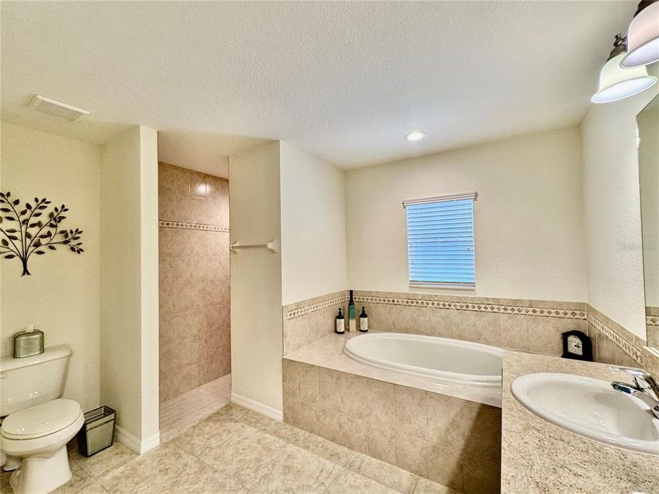 На продажу: $484,500 (4 спален, 3 ванн, 2363 Квадратных фут)