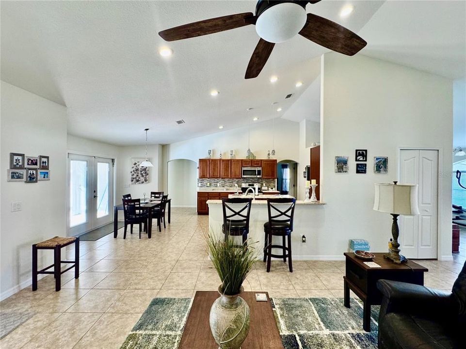 На продажу: $484,500 (4 спален, 3 ванн, 2363 Квадратных фут)