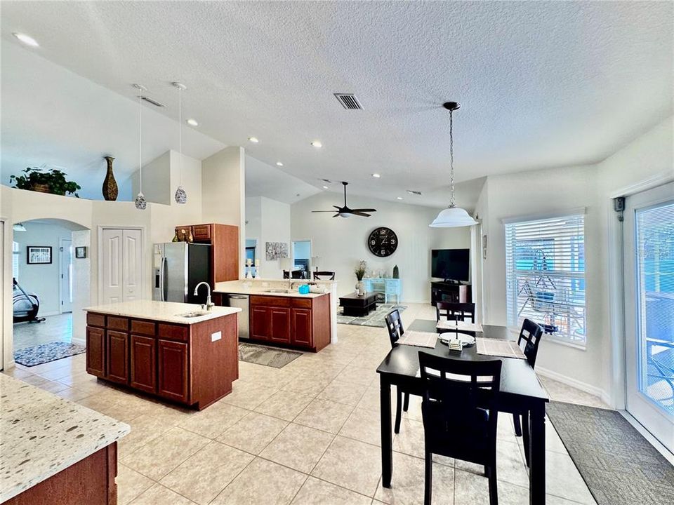 На продажу: $484,500 (4 спален, 3 ванн, 2363 Квадратных фут)