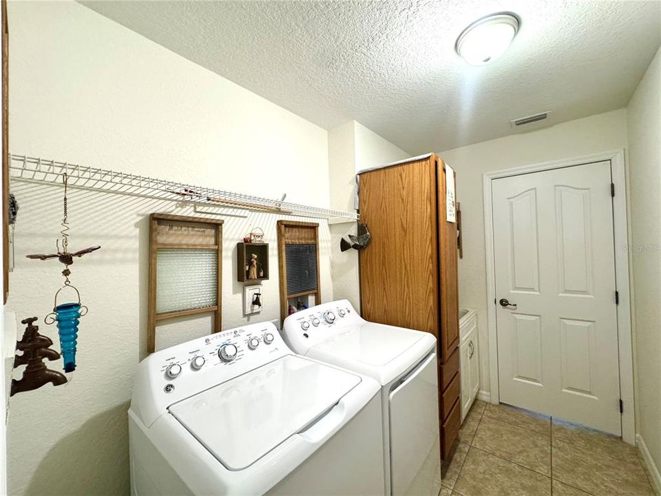 На продажу: $484,500 (4 спален, 3 ванн, 2363 Квадратных фут)