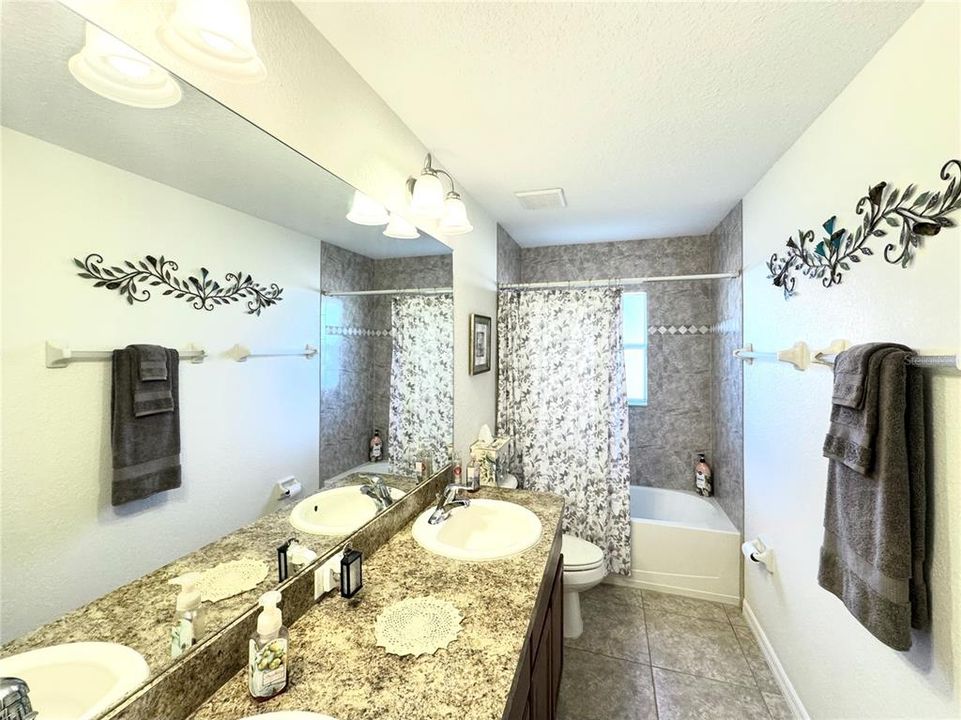 На продажу: $484,500 (4 спален, 3 ванн, 2363 Квадратных фут)