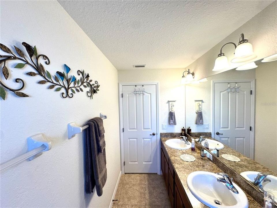 На продажу: $484,500 (4 спален, 3 ванн, 2363 Квадратных фут)