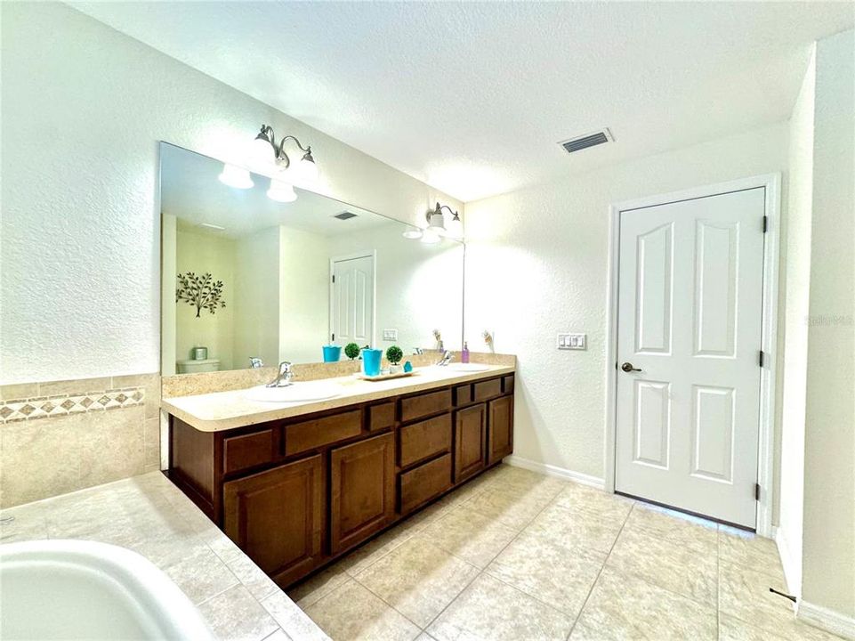 На продажу: $484,500 (4 спален, 3 ванн, 2363 Квадратных фут)