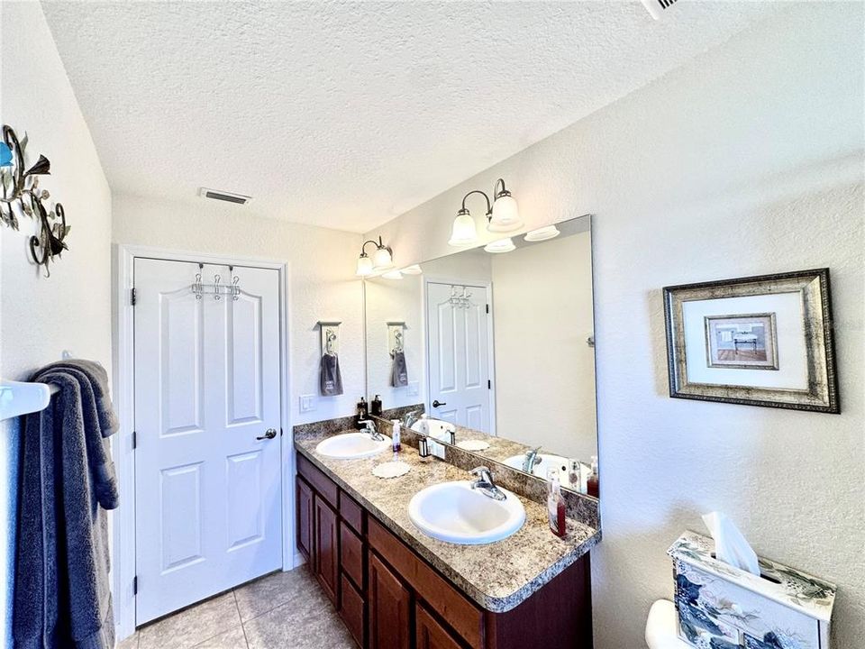 На продажу: $484,500 (4 спален, 3 ванн, 2363 Квадратных фут)