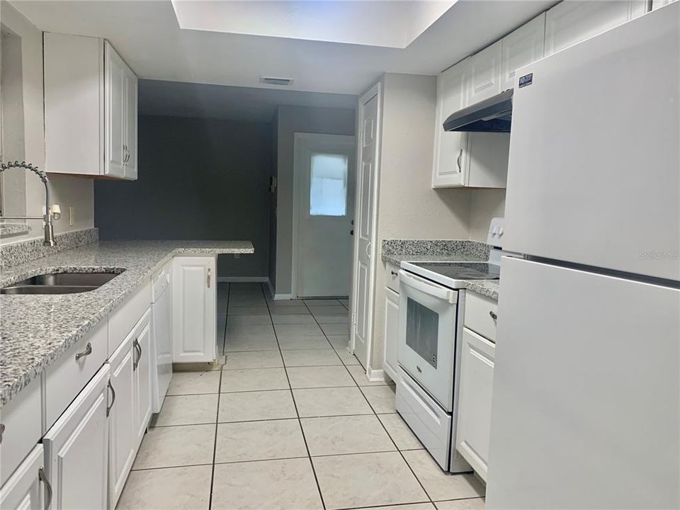 For Rent: $2,250 (3 beds, 2 baths, 1679 Square Feet)