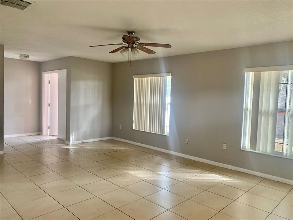 For Rent: $2,250 (3 beds, 2 baths, 1679 Square Feet)