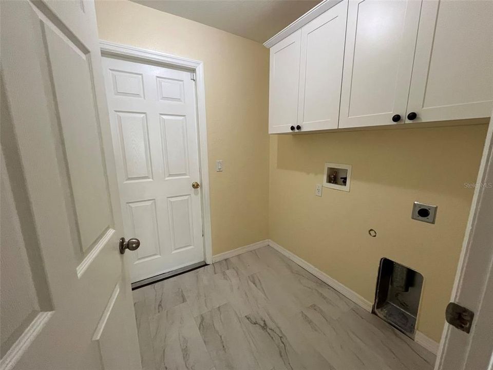 Active With Contract: $1,775 (3 beds, 2 baths, 1417 Square Feet)