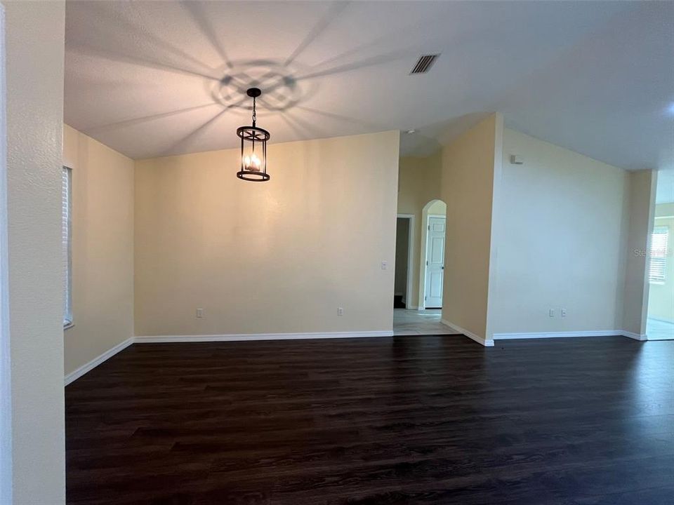 Active With Contract: $1,775 (3 beds, 2 baths, 1417 Square Feet)