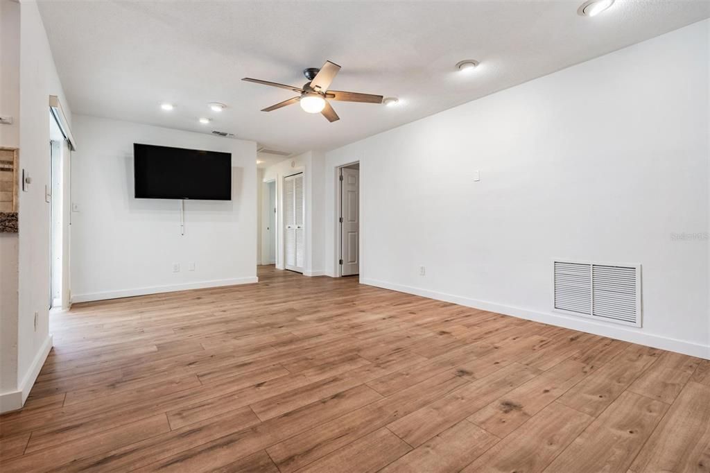 For Sale: $1,200,000 (4 beds, 3 baths, 1883 Square Feet)