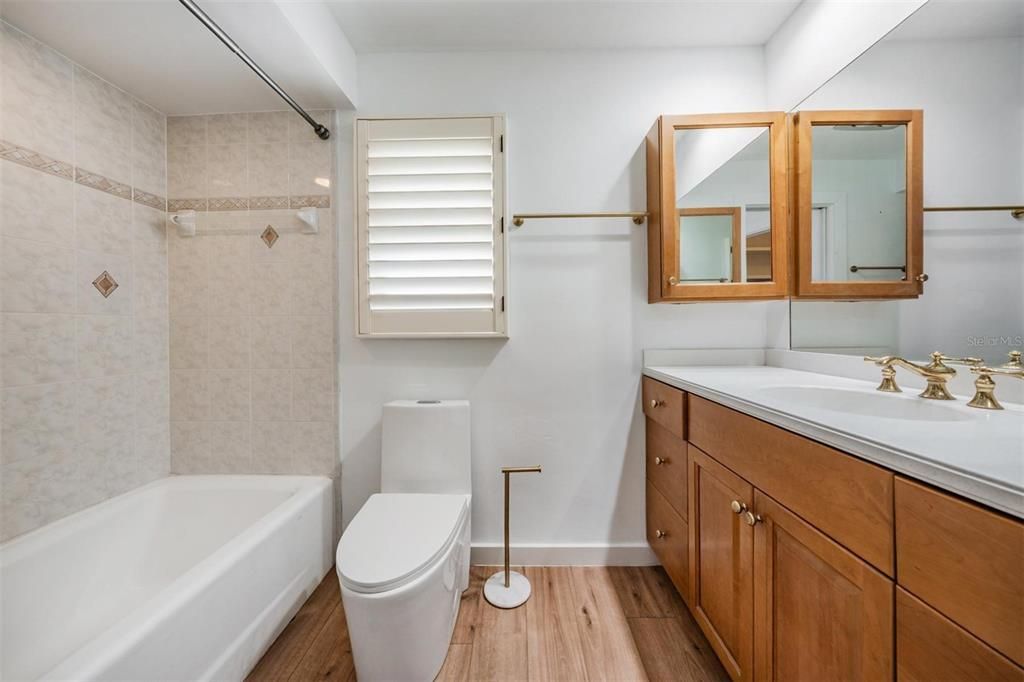 For Sale: $1,200,000 (4 beds, 3 baths, 1883 Square Feet)