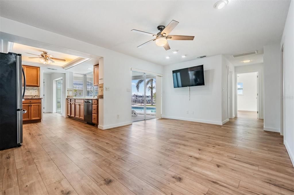 For Sale: $1,200,000 (4 beds, 3 baths, 1883 Square Feet)