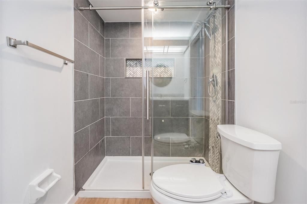 For Sale: $1,200,000 (4 beds, 3 baths, 1883 Square Feet)