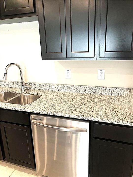 出租: $2,300 (3 贝兹, 2 浴室, 1635 平方英尺)