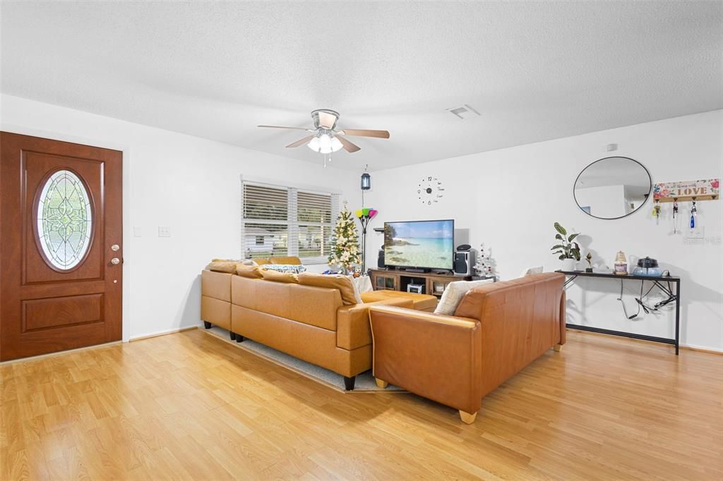 En Venta: $270,000 (3 camas, 2 baños, 1184 Pies cuadrados)