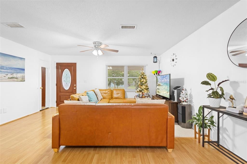 En Venta: $270,000 (3 camas, 2 baños, 1184 Pies cuadrados)