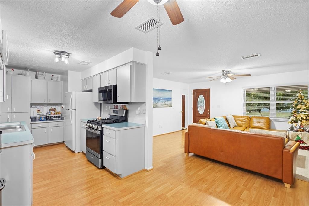 En Venta: $270,000 (3 camas, 2 baños, 1184 Pies cuadrados)