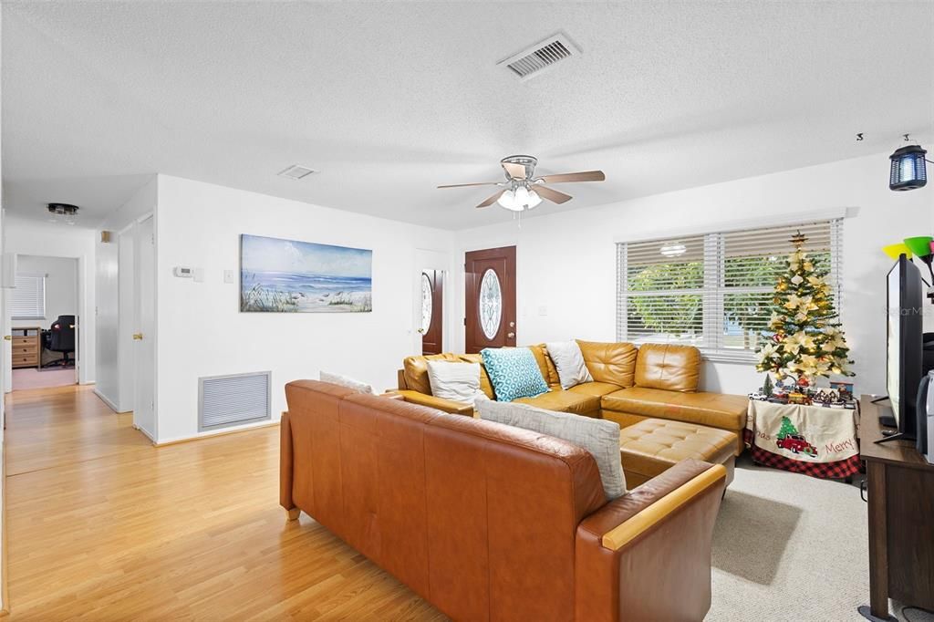 En Venta: $270,000 (3 camas, 2 baños, 1184 Pies cuadrados)