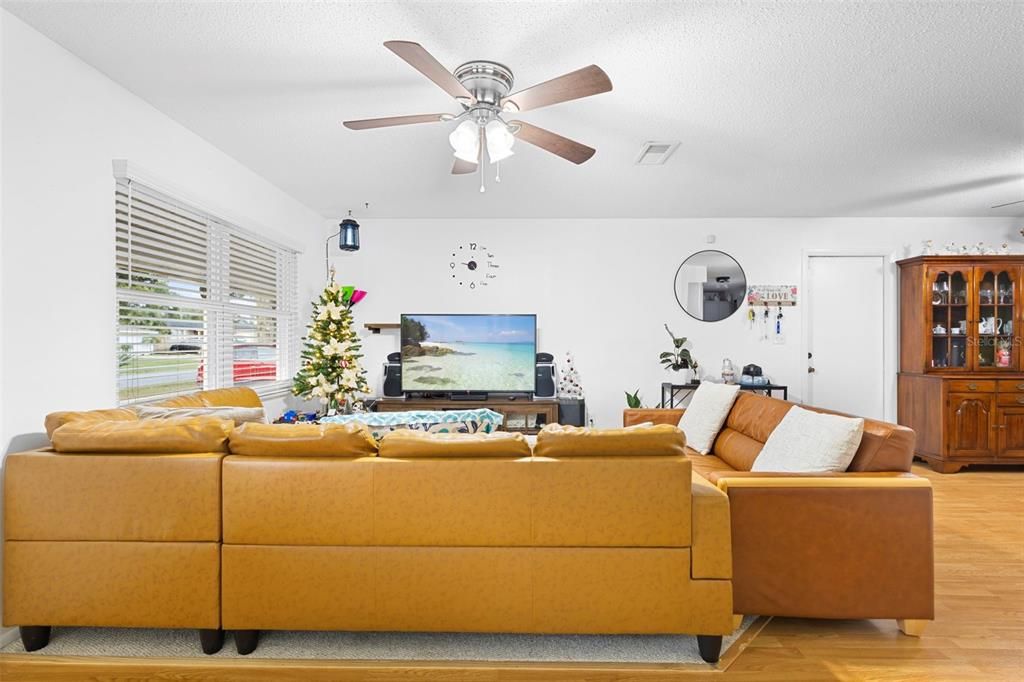 En Venta: $270,000 (3 camas, 2 baños, 1184 Pies cuadrados)