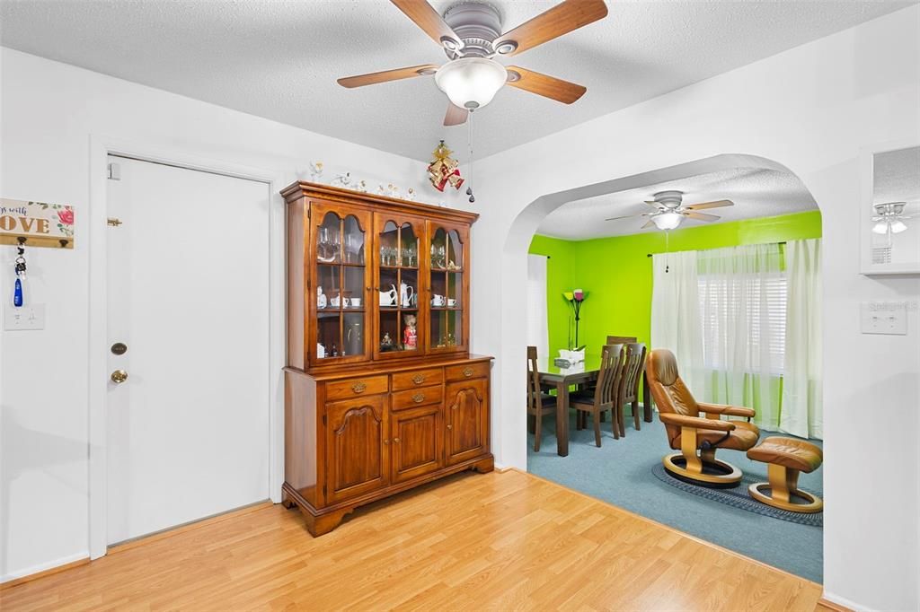 En Venta: $270,000 (3 camas, 2 baños, 1184 Pies cuadrados)