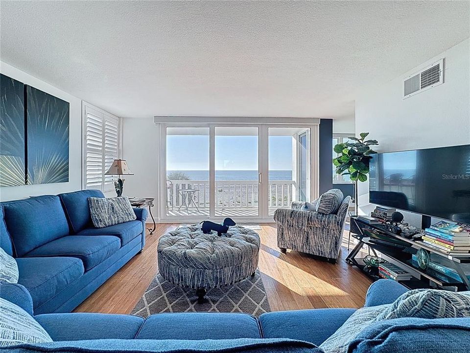 For Sale: $599,900 (2 beds, 2 baths, 1150 Square Feet)