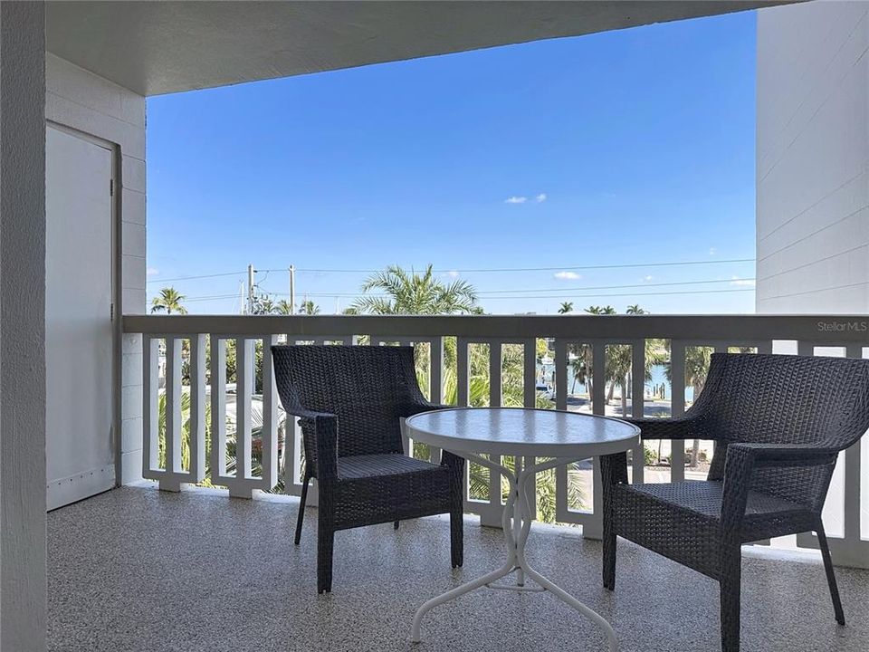 For Sale: $599,900 (2 beds, 2 baths, 1150 Square Feet)